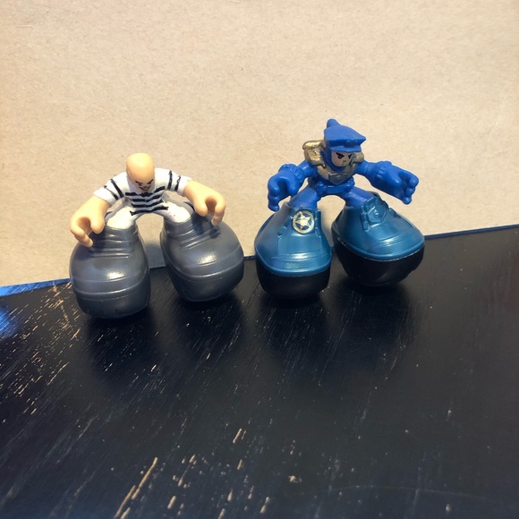Matchbox Big Boots police/prisoner characters - Picture 2 of 5
